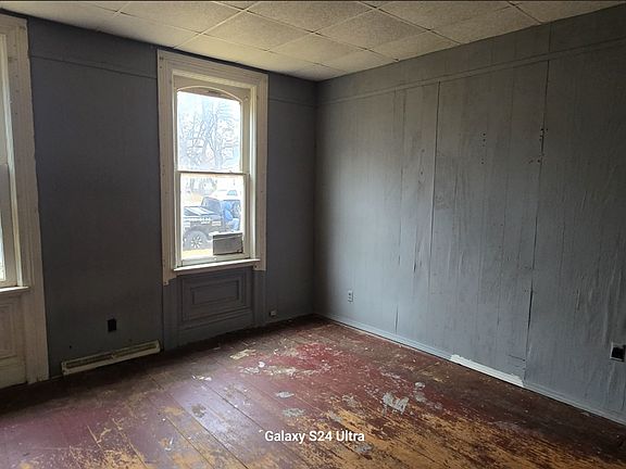 3rd image of 1618 W Kettelle St