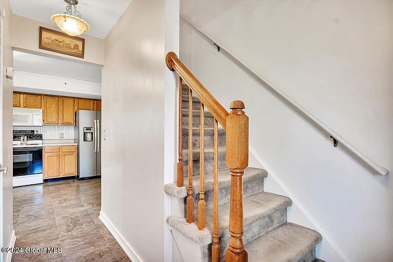 5th image of 7 Cottonwood Court