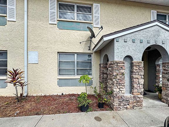 2nd image of 6635 Warwick Cir #3