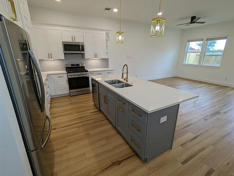 4915 Fisk St — Photo 12