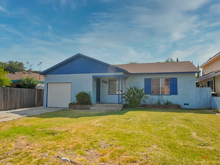 615 Lorena Ave — Photo 2