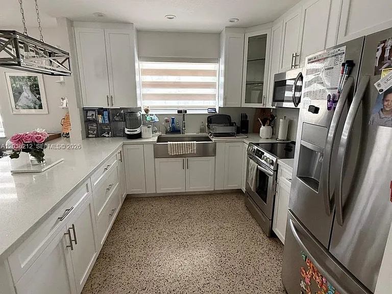 875 W 72nd Pl — Photo 3