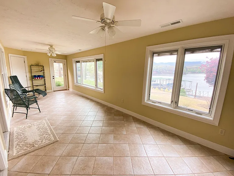 662 Waters Edge Cv — Photo 31