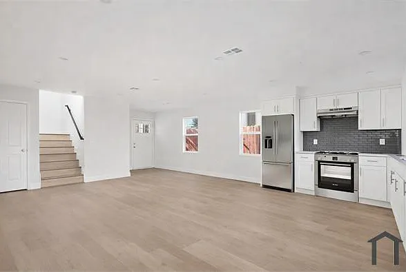 645 W 97th St — Photo 6