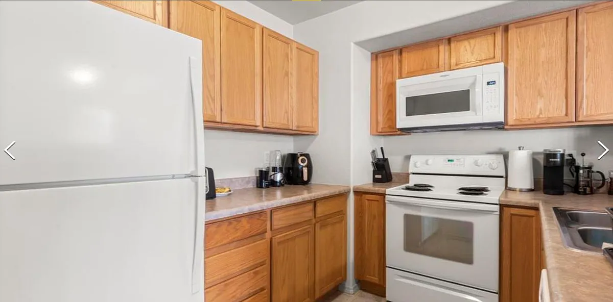 Building Photo - 2209 Golden Gate Grv