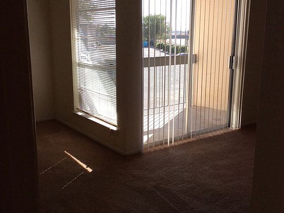 2nd image of 4601 Carlisle Blvd NE APT F2