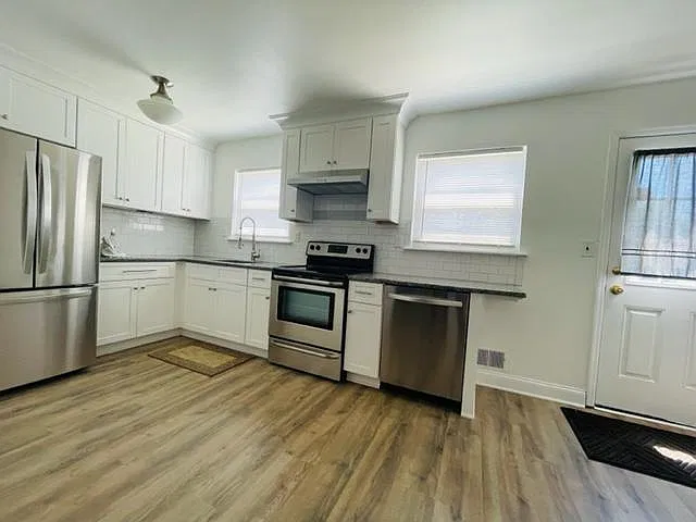 3 bed, 1.5 bath, 1800 sqft, $2,950 — Photo 1