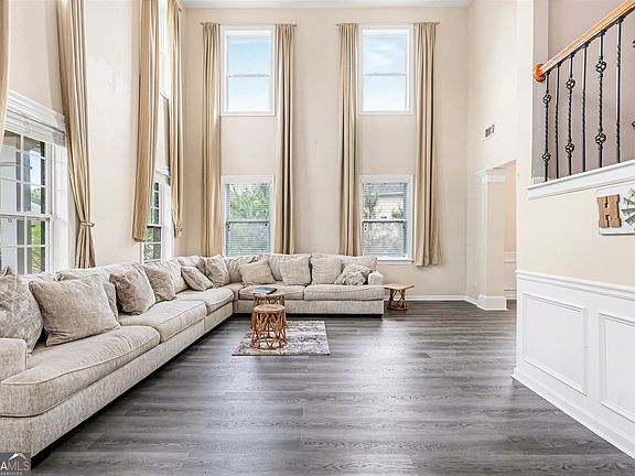 3rd image of 3745 Park Hill Cir