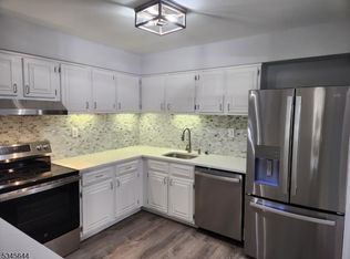 808 Eves Dr BUILDING 808-2R, Hillsborough, NJ 08844