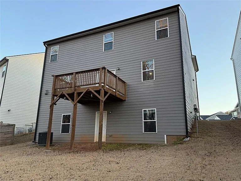 146 Silver Birch Pass — Photo 6