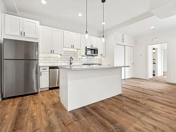 2nd image of 2219 N Hamilton Ave #304