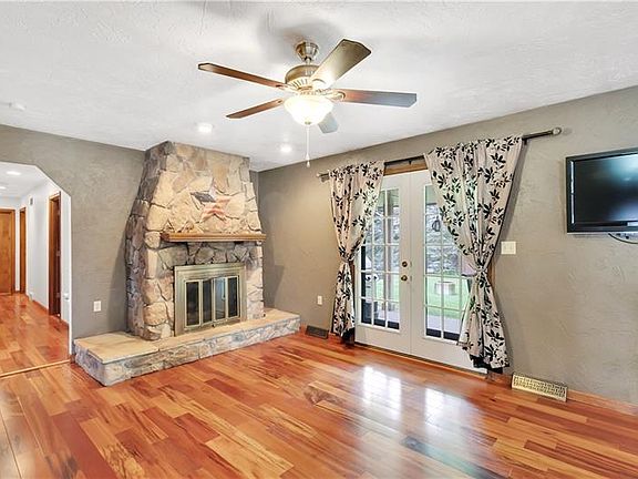 4th image of 1018 Norwich Ln
