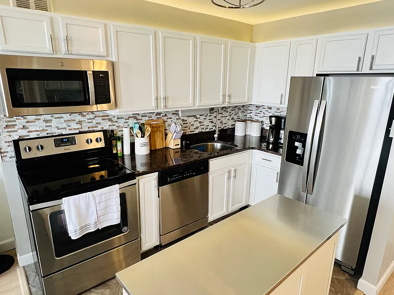 655 W Irving Park Rd #4807 — Photo 16