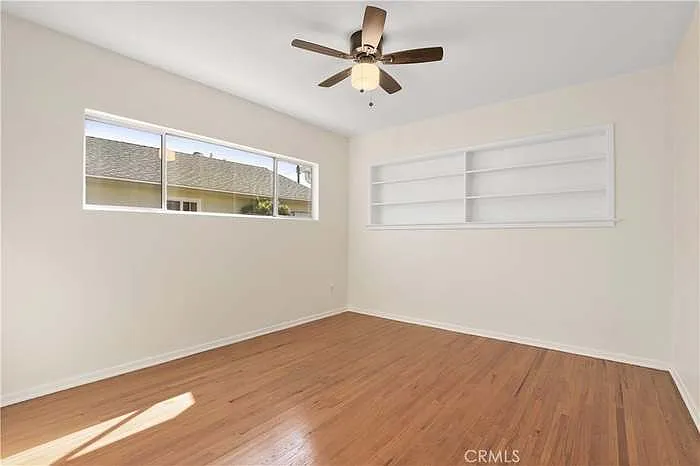 10025 Burnet Ave — Photo 3