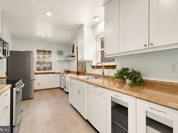 4th image of 1102 Dale Dr