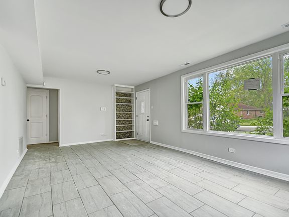 3rd image of 305 Oakwood St