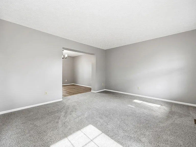 3033 Jamestown Dr — Photo 15