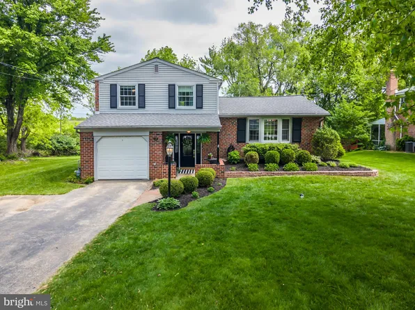 17 Doe Ln, Malvern, PA 19355