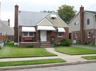 153 Randolph Ave, Franklin Square, NY 11010