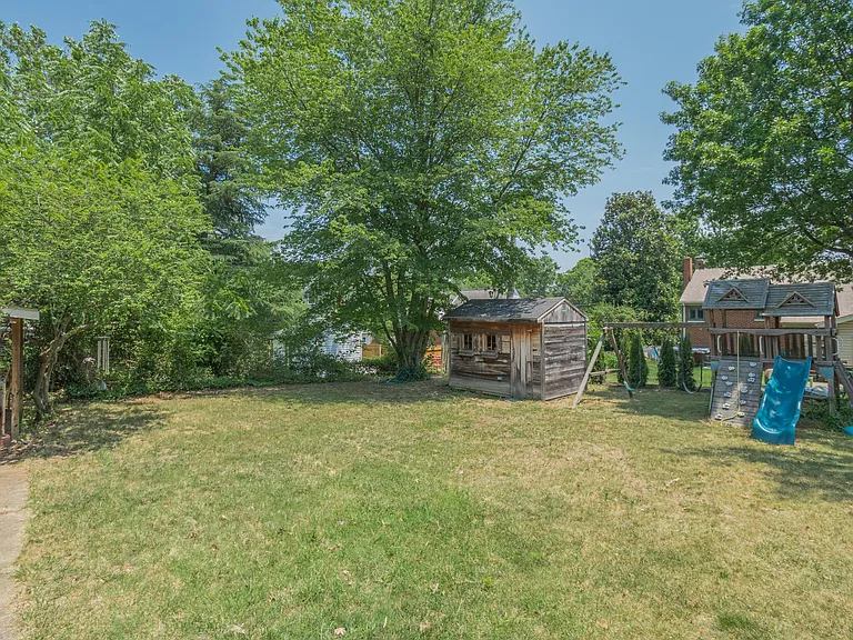6811 Floyd Ave — Photo 25