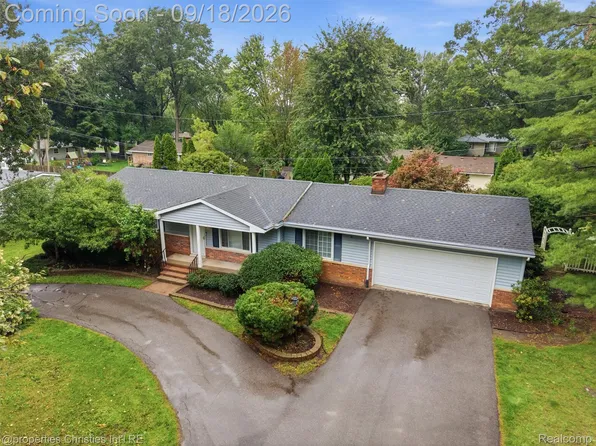 2457 Pfeifle, Howell, MI 48843
