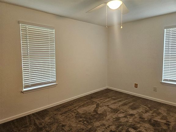 4th image of 302 Grayless St