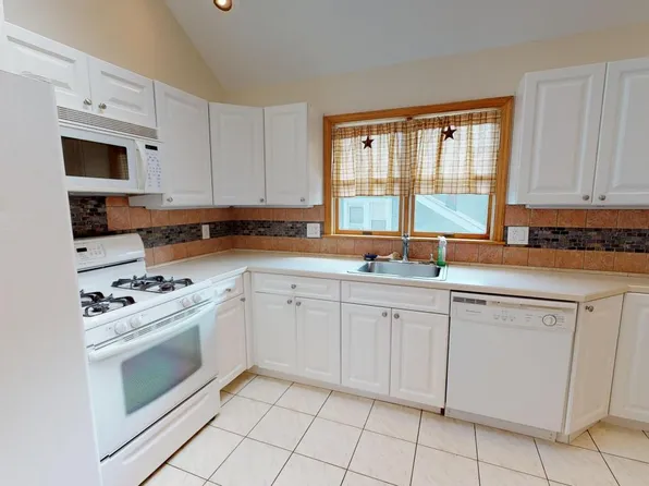 60 Central Pkwy, Huntington, NY 11743