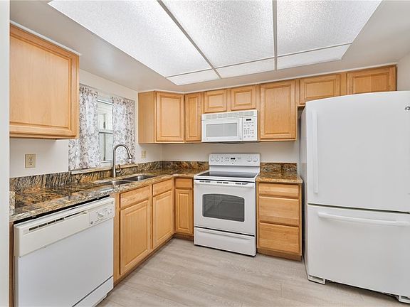5th image of 616 Cottage Ln #616