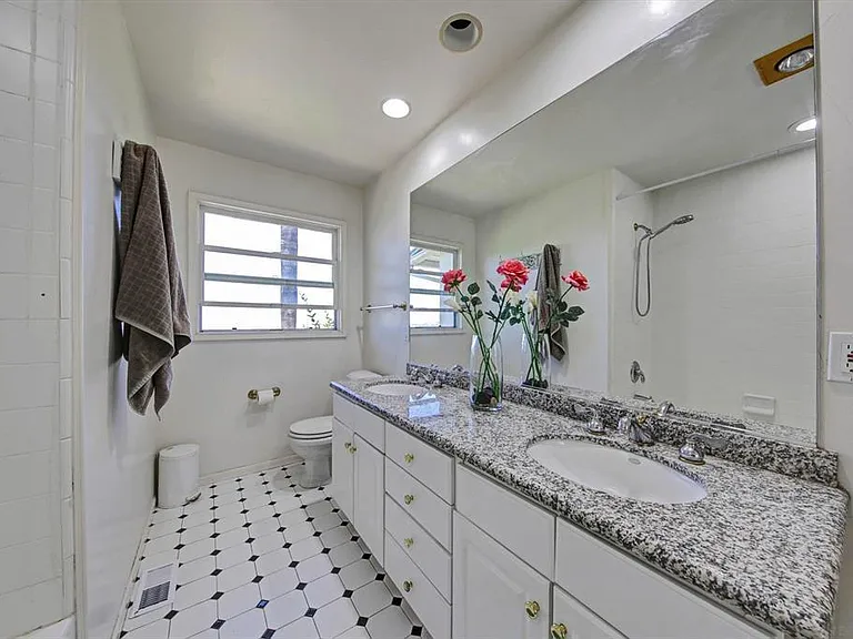 5030 Alzeda Dr #1 — Photo 15