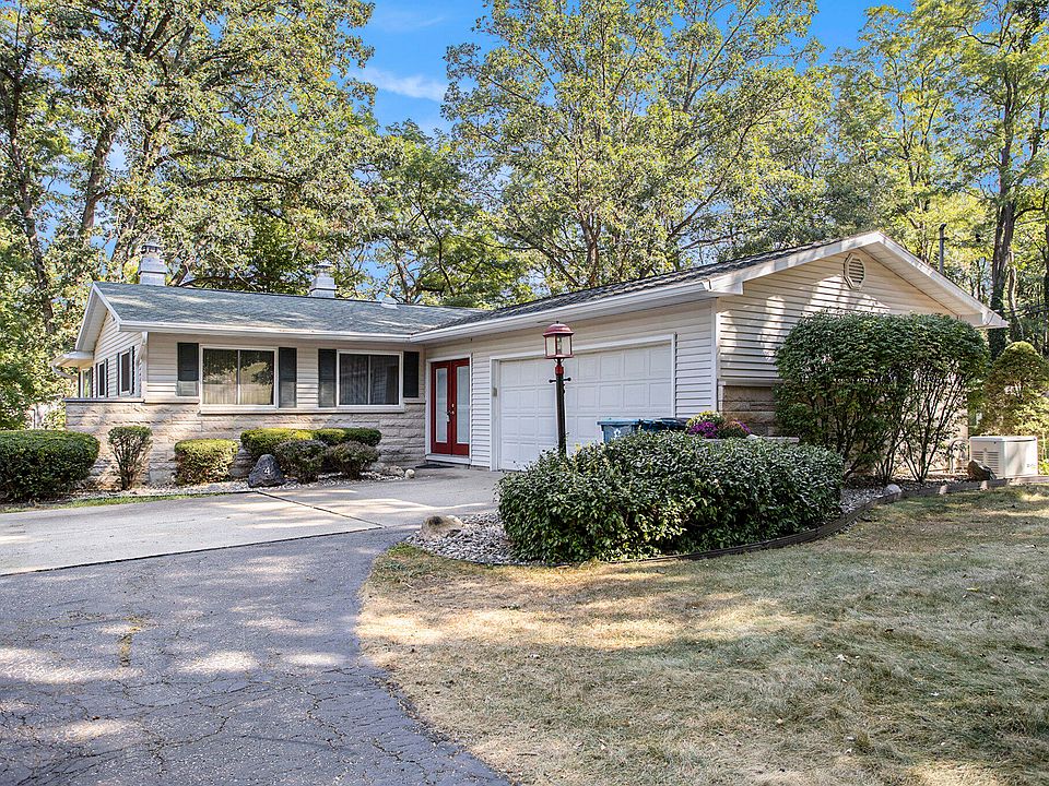1st image of 4 Brookfield Dr