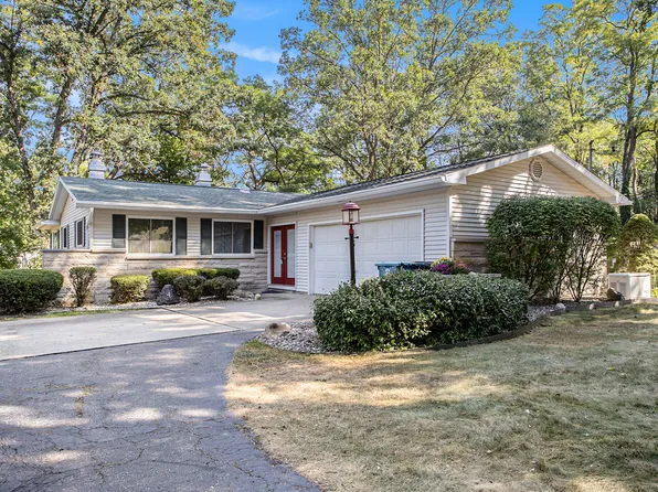 4 Brookfield Dr, Battle Creek, MI 49015