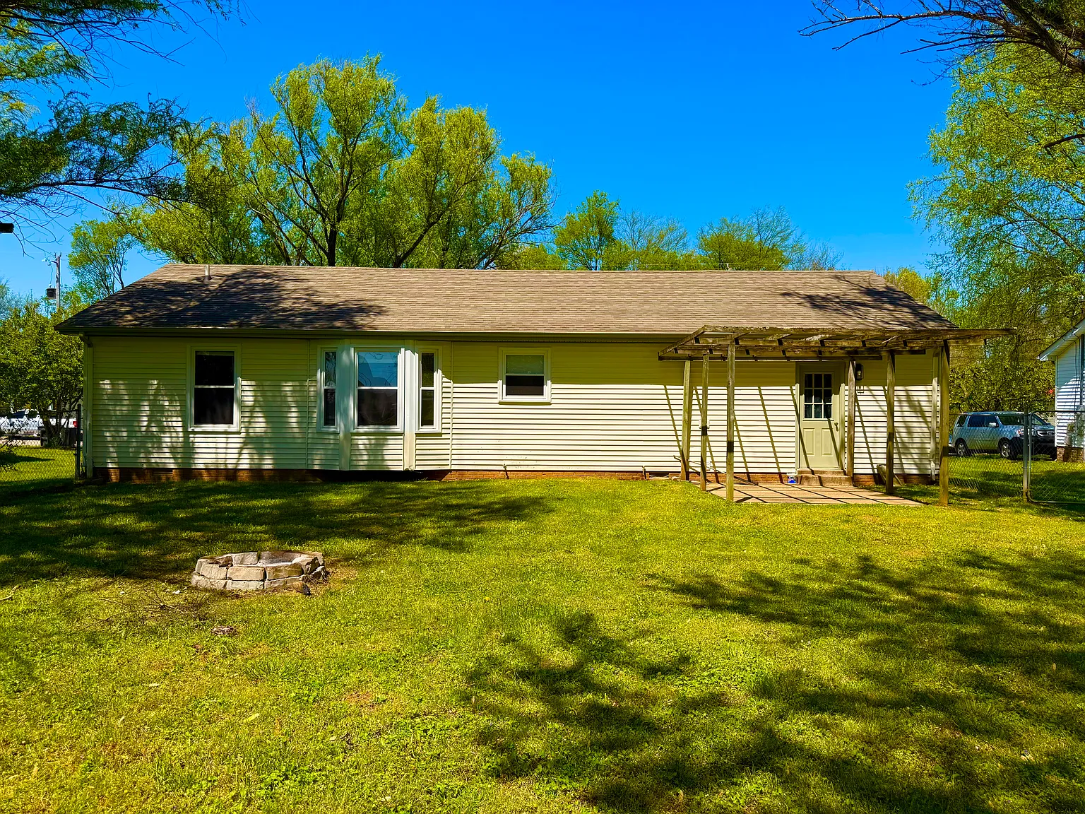 3 bed, 1092 sqft, $1,350 — Photo 3