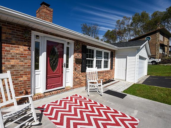 3rd image of 2664 Pats Ln