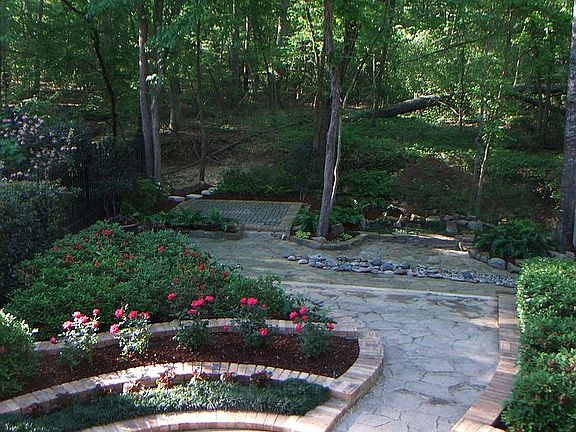 5th image of 708 Chimney Rock Dr