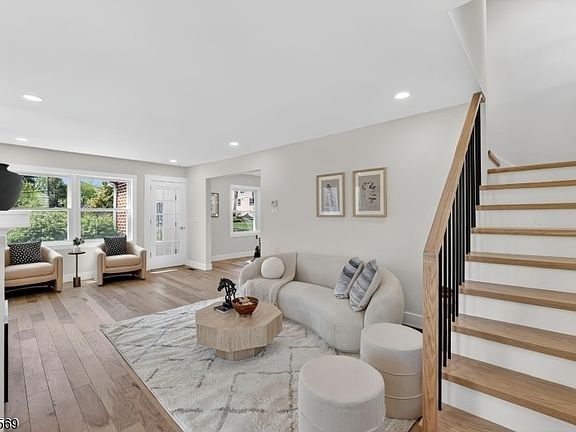 5th image of 909 Ridgewood Rd