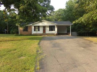 1050 Woodland Dr, Henderson, TN 38340