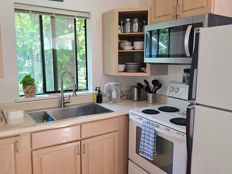 333 Mill Rd — Photo 2