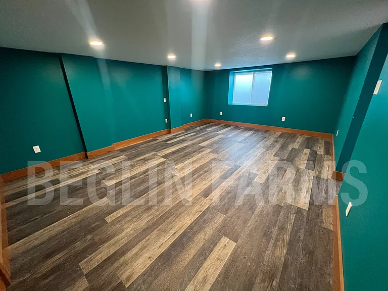222 SW Logan St — Photo 9