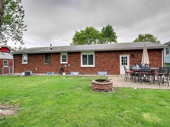 4th image of 3712 Briarwood Dr