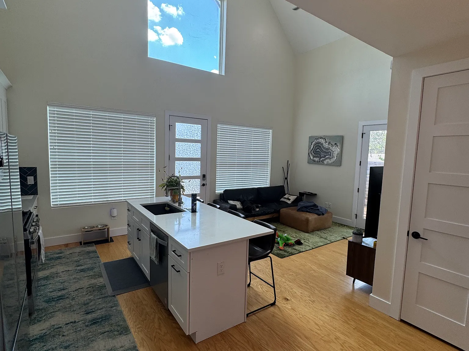 2 bed, 1112 sqft, $3,500 — Photo 3