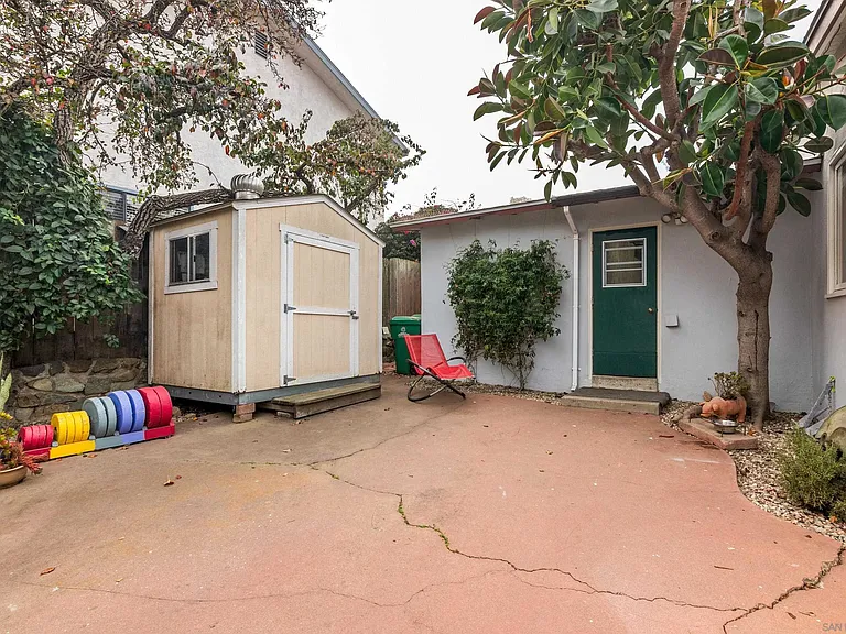 541 Tarento Dr — Photo 42