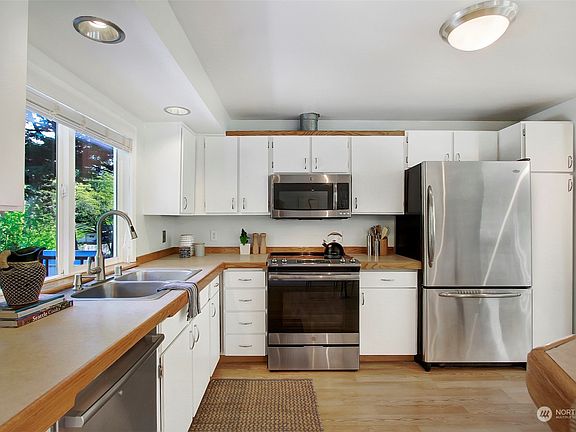 5th image of 19010 33rd Avenue NE