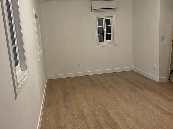 2nd image of 300 Crosby St