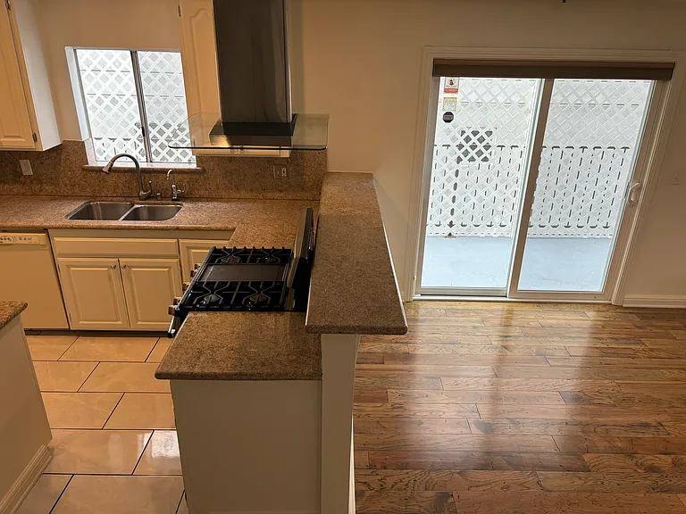 2204 S Bentley Ave #102 — Photo 6