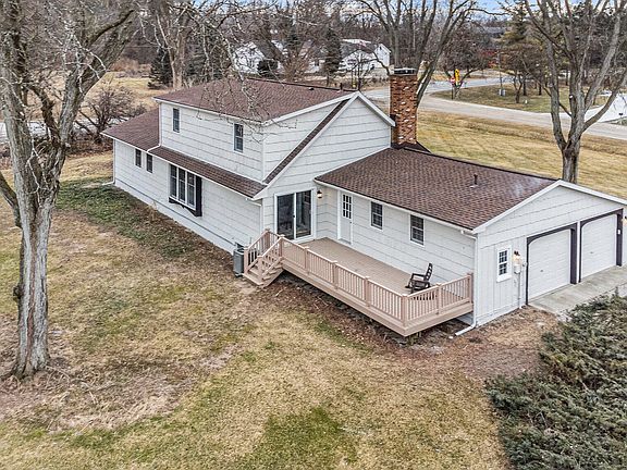 3rd image of 9881 James Dr