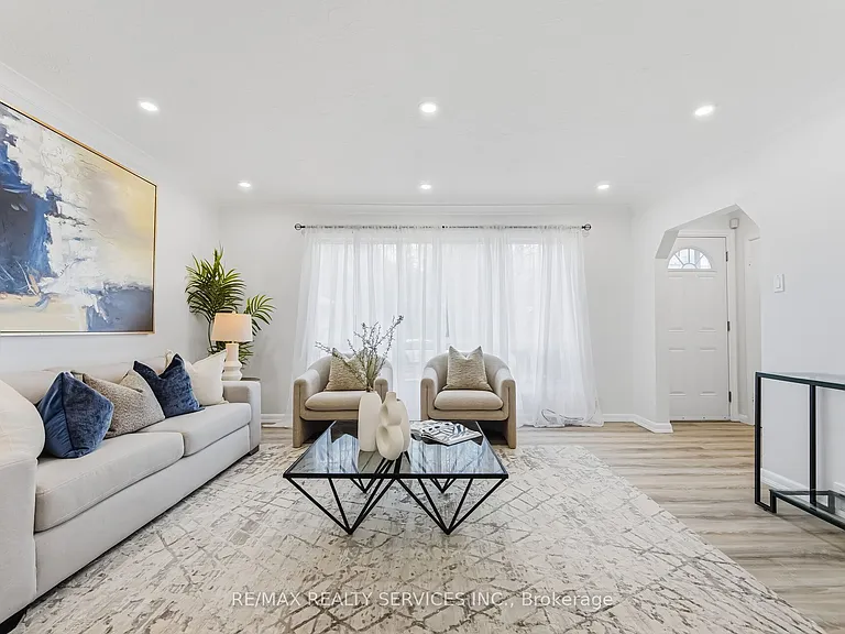 6 Bonnyview Dr #UPPER — Photo 7