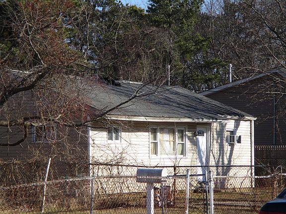 3rd image of 205 Clark St