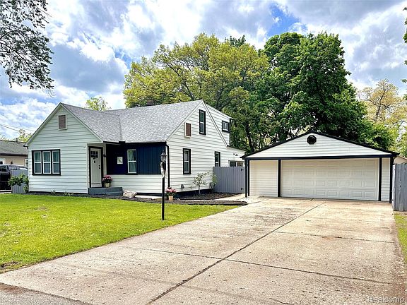 3rd image of 2349 Ellery Ave