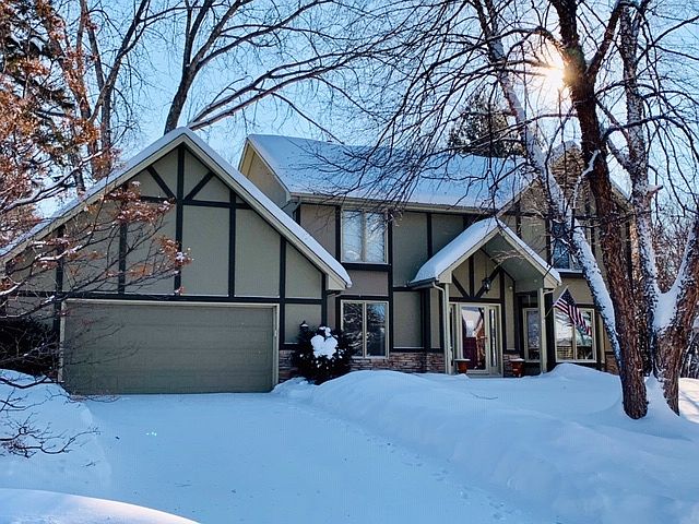 1st image of 9811 Woodridge Dr