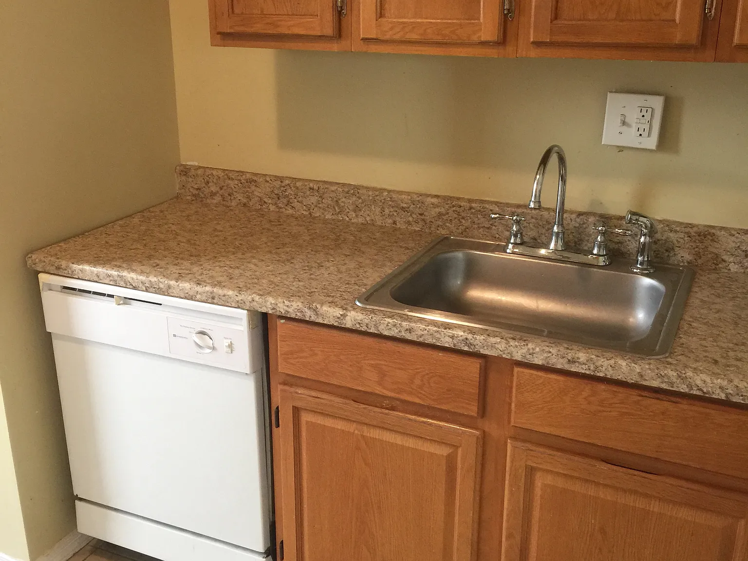 3 bed, 1260 sqft, $1,800 — Photo 3
